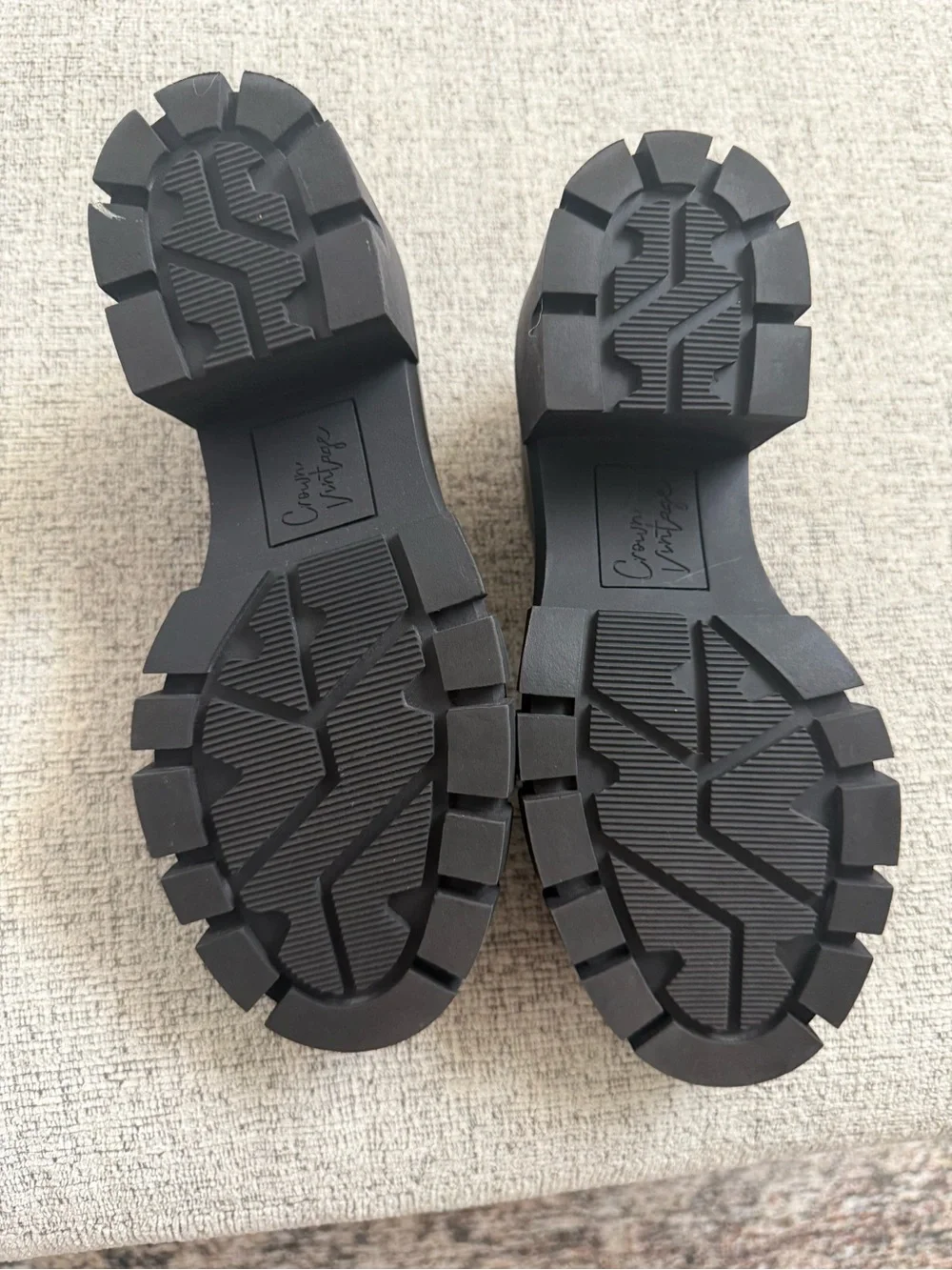 Crown Vintage polished black